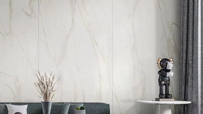 在挑选抛光砖时，需要关注以下关键性能指标：